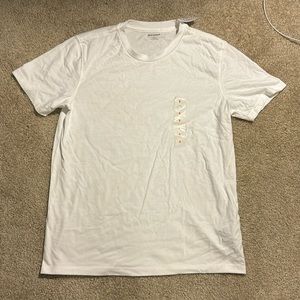 Old Navy, white tshirt